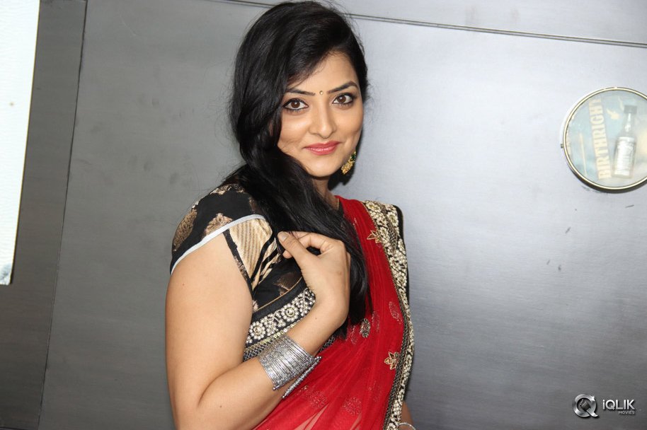 Anchor-Madhuri-Photo-Gallery